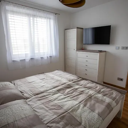 Apartment Apartma Leona,