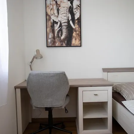 Apartma Leona, Apartment