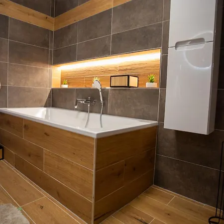 Apartma Leona, Apartment