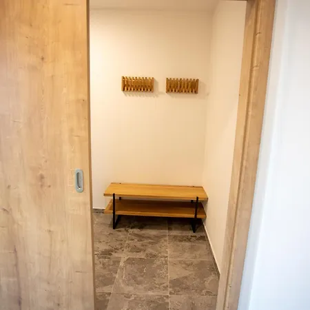 Apartma Leona, *