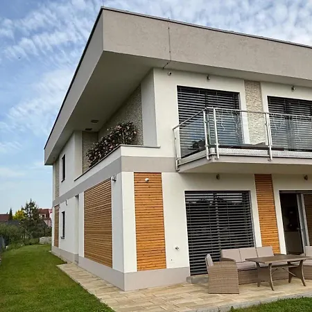 Apartma Leona, Apartment *